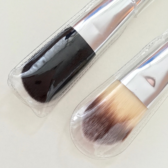 🔥 $64 VALUE 2 X VASANTI BRUSHES FOUNDATION BRUSH + BLUSH BRUSH NEW IN WRAP - Picture 2 of 3